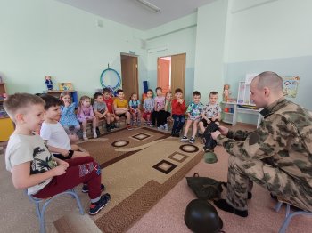 "Встреча дошкольников с военнослужащими"
