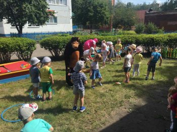"Летняя прогулка с Машей и Медведем".