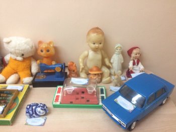 Выставка "История игрушек"